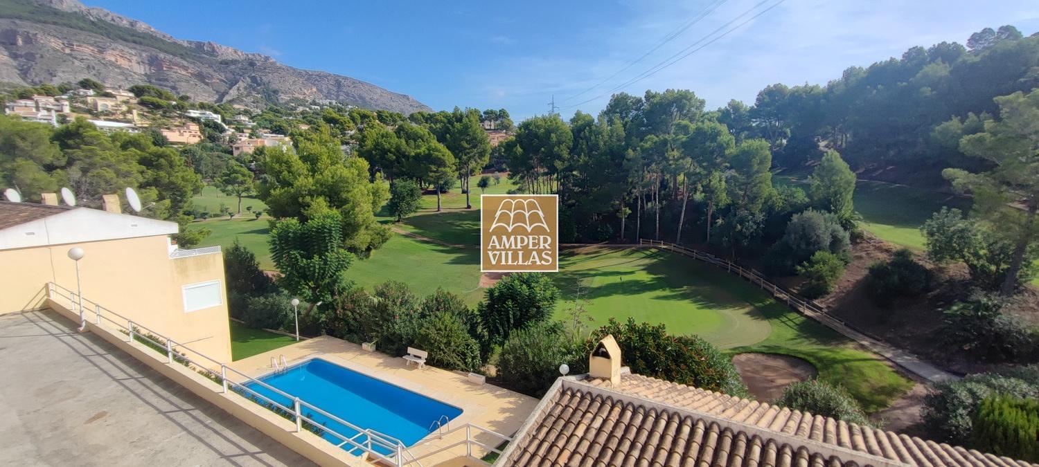 Bungalow for sale overlooking the golf course in Altea.